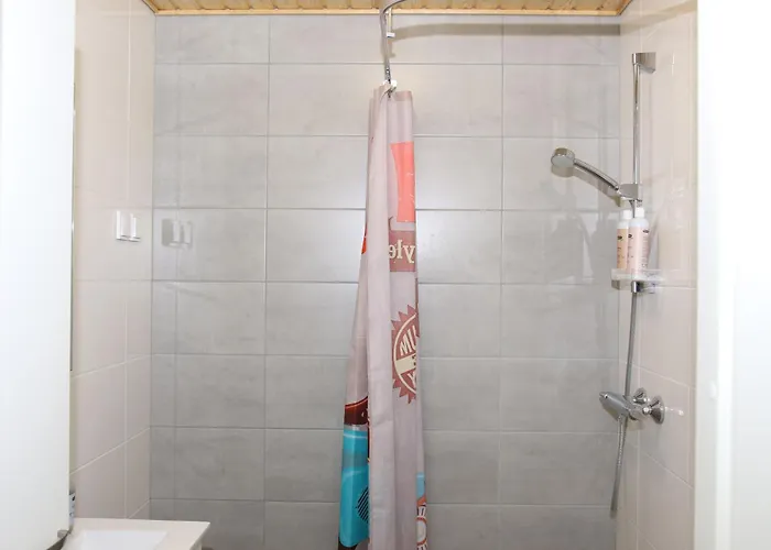 Ounas Near Main Center Spots Free Onsite Parking, Wifi *