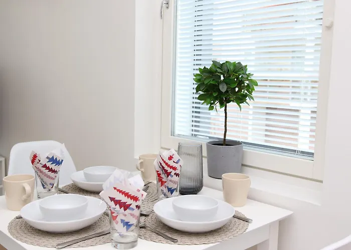 Ounas Near Main Center Spots Free Onsite Parking, Wifi アパート *